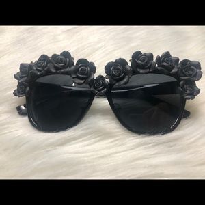 Designer inspired 3D flower appliqué sunglasses